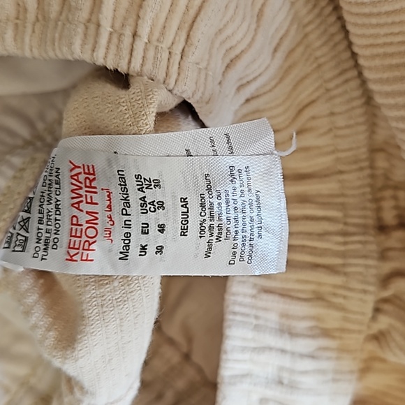 Man boohooMAN corduroy baggy pants size 30R - Picture 17 of 17